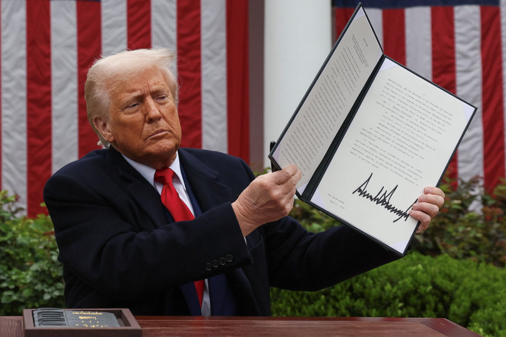 trumpsign.jpg